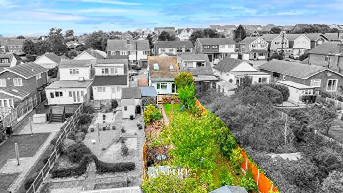 4 Bedroom Semi-Detached Bungalow For Sale In Elm View Road, Benfleet, SS7