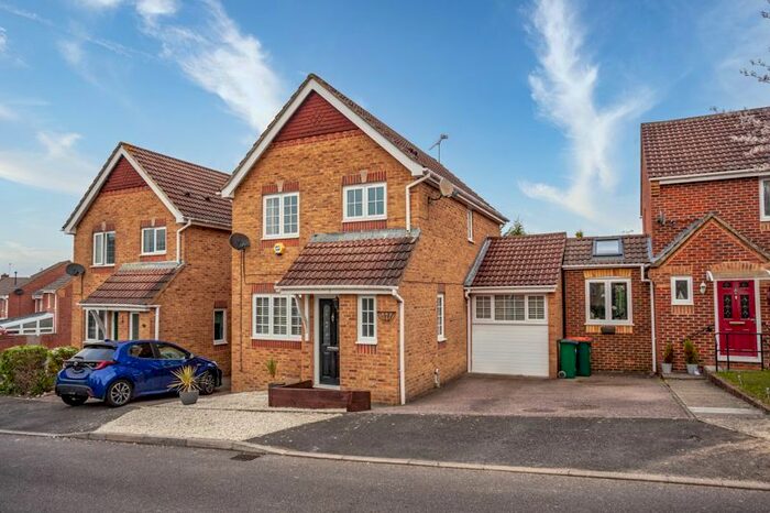 3 Bedroom Detached House To Rent In Boleyn Close, Maidenbower, Crawley, West Sussex, RH10