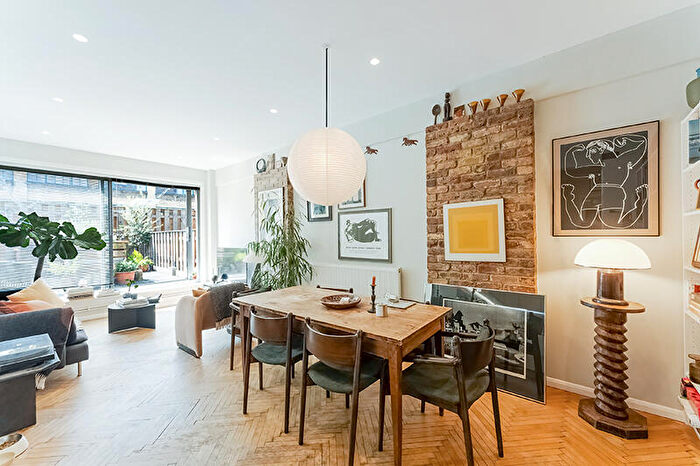 2 Bedroom Apartment To Rent In Grove House, London Fields London, E9