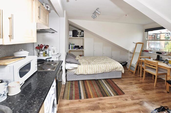 Flat To Rent In Canfield Gardens, South Hampstead, NW6