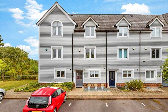 3 Bedroom Town House For Sale In The Lakes, Larkfield, Kent, ME20
