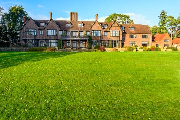 2 Bedroom Apartment For Sale In Yattendon Court, Yattendon, Thatcham, Berkshire, RG18