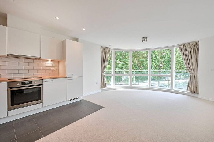 2 Bedroom Flat For Sale In Clayponds Lane, Brentford, TW8