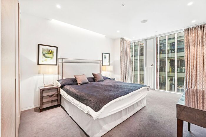 2 Bedroom Flat To Rent In Buckingham Palace Road, Westminster, SW1W