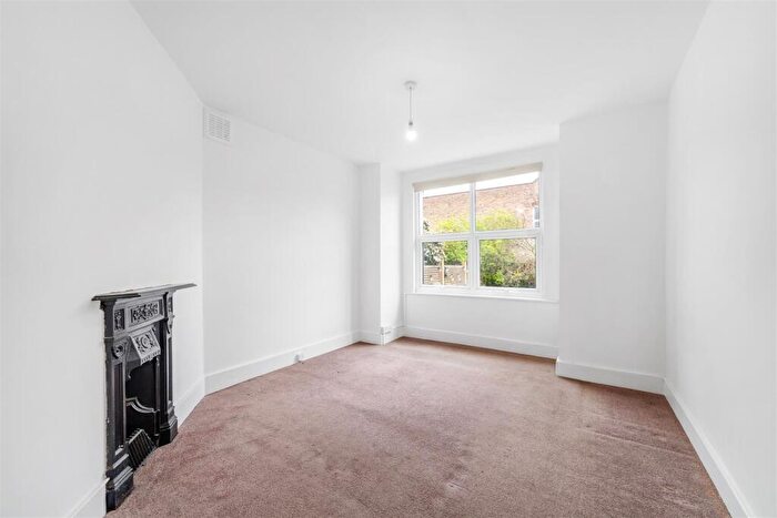 2 Bedroom Flat For Sale In Hurstbourne Road, Forest Hill, SE23