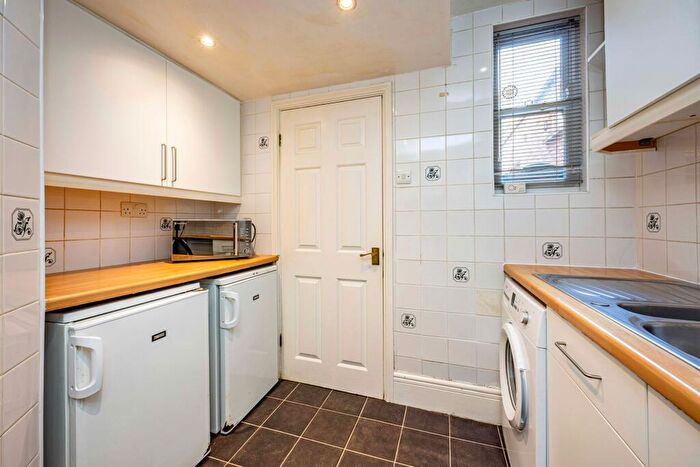 2 Bedroom Apartment To Rent In Park Drive, Ashley House Park Drive, NG7