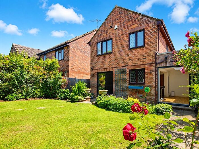 4 Bedroom Detached House For Sale In Thurnham Way, Tadworth, KT20