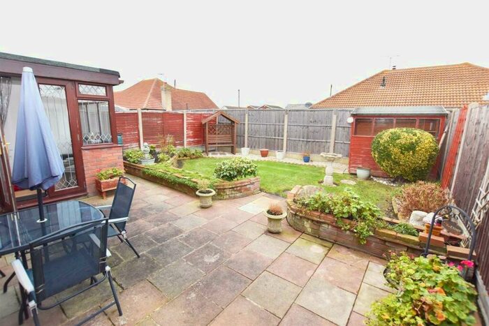 2 Bedroom Detached Bungalow For Sale In Paarl Road, Canvey Island, SS8