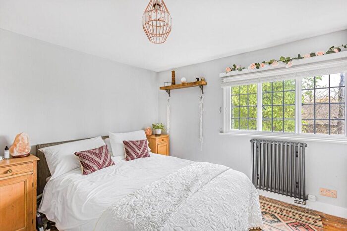 2 Bedroom Cottage To Rent In High Road, Essendon, AL9