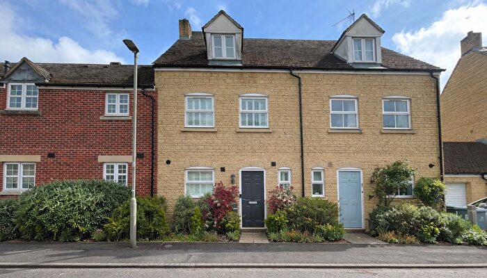3 Bedroom Terraced House For Sale In Ashcombe Crescent, Witney, OX28