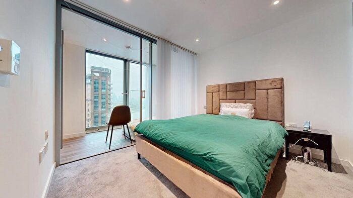 1 Bedroom Flat For Sale In Landmark Pinnacle, Marsh Wall, Canary Wharf, E14