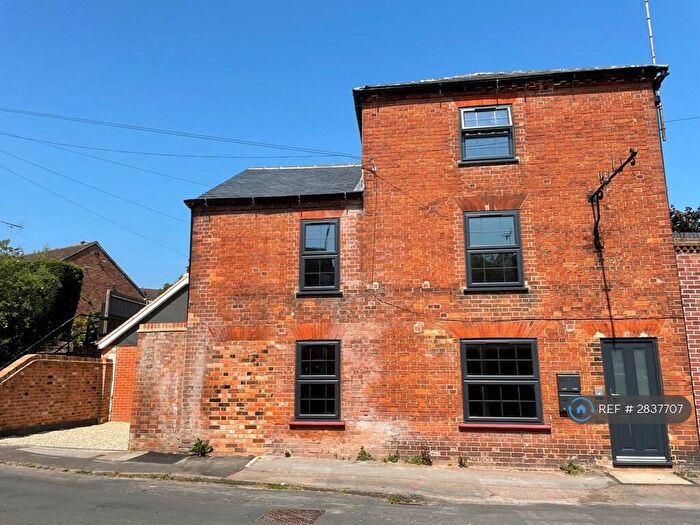 2 Bedroom Flat To Rent In Hampton Road, Newbury, RG14