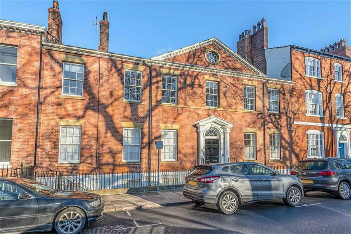 2 Bedroom Flat To Rent In Park Square North, Leeds, LS1