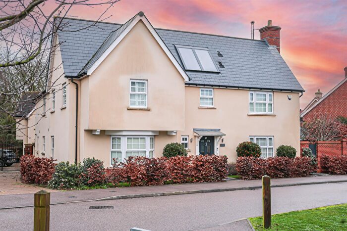 5 Bedroom Detached House For Sale In Christmas Tree Crescent, Hawkwell, Hockley, SS5