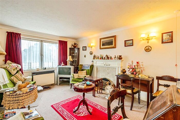 2 Bedroom Flat For Sale In Claremont Court, Bognor Regis, PO21