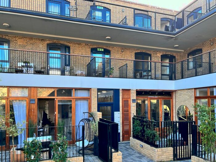 3 Bedroom Flat To Rent In Tooting High Street, London, SW17