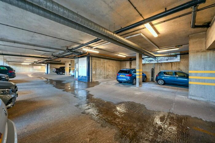 2 Bedroom Flat To Rent In Osiers Court, Kingston, Kingston Upon Thames, KT1