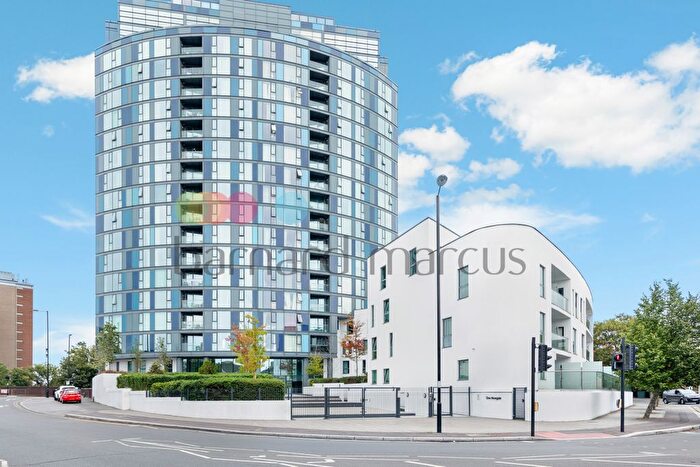 2 Bedroom Flat To Rent In Newgate, Croydon, CR0