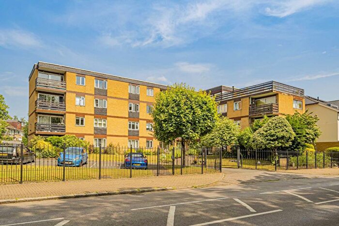 2 Bedroom Flat To Rent In Thames Street, Sunbury-On-Thames, TW16