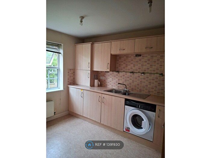 2 Bedroom Flat To Rent In Lion Court, Northampton, NN4
