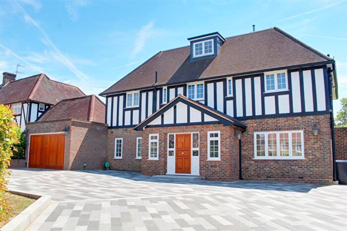 6 Bedroom Detached House For Sale In Brookmans Avenue, Brookmans Park, AL9