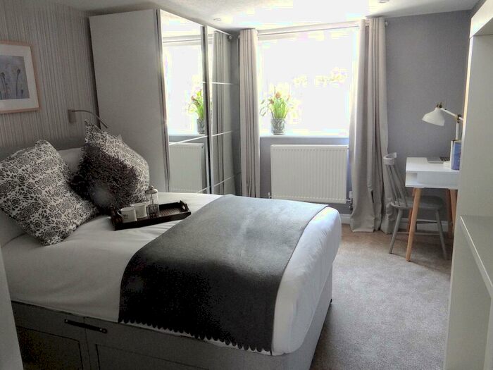 1 Bedroom Semi-Detached House To Rent In Ketton Close, Luton, Bedfordshire, LU2