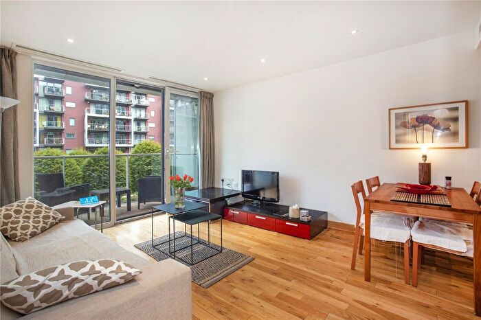 2 Bedroom Flat To Rent In Oswald Building, Queenstown Road, London, SW11