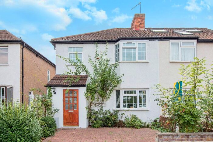 3 Bedroom Semi-Detached House To Rent In Crossway, Ealing, London, W13