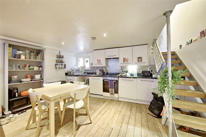 3 Bedroom Flat To Rent In Summerley Street, London, SW18