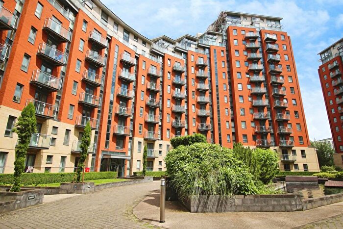 2 Bedroom Flat For Sale In Gotts Road, Leeds, LS12