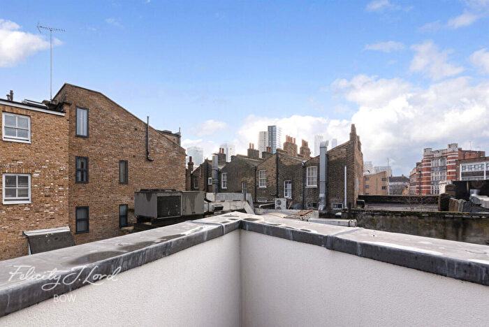 3 Bedroom Mews For Sale In Chusan Place, London, E14