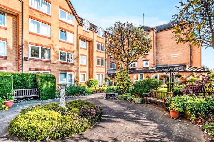 1 Bedroom Property To Rent In Cassio Road, Watford, WD18