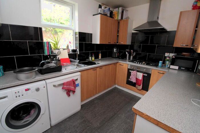 5 Bedroom Detached House To Rent In Seely Road, Lenton, Nottingham, NG7