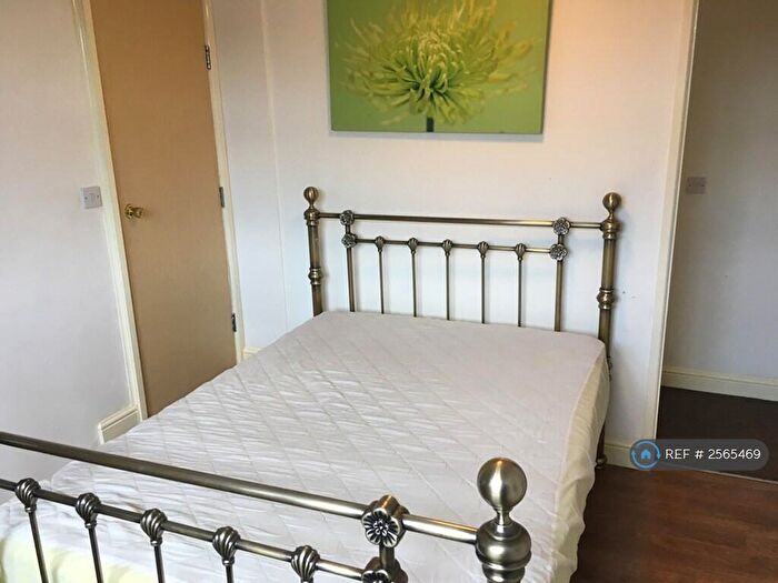1 Bedroom Flat To Rent In Manchester Road, Huddersfield, HD4