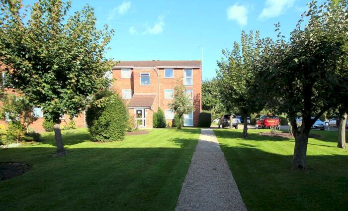 2 Bedroom Apartment To Rent In Shurland Avenue, East Barnet, EN4