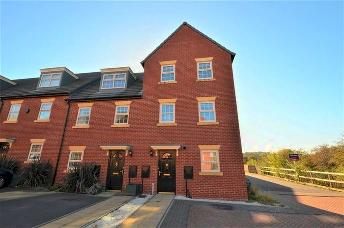 2 Bedroom Town House To Rent In Melville Drive, Castleford, WF10