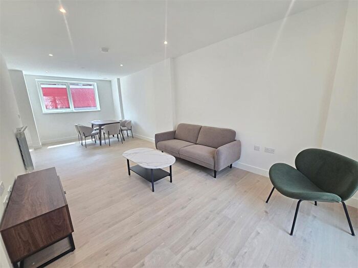 3 Bedroom Property To Rent In Langham Grove, Greenwich, London, SE28