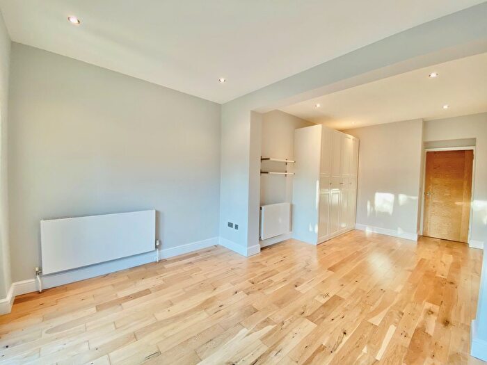 1 Bedroom Flat To Rent In Gloucester Road, New Barnet, EN5
