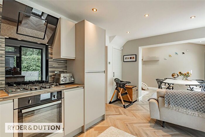 3 Bedroom Semi-detached House For Sale In Hereford Way, Middleton, Manchester, M24