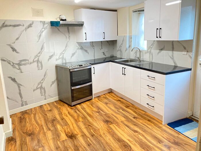 1 Bedroom Bungalow To Rent In Very Near Challis Road Area, Brentford, TW8