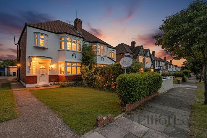 3 Bedroom Semi Detached House For Sale In Blockley Road, Wembley, HA0