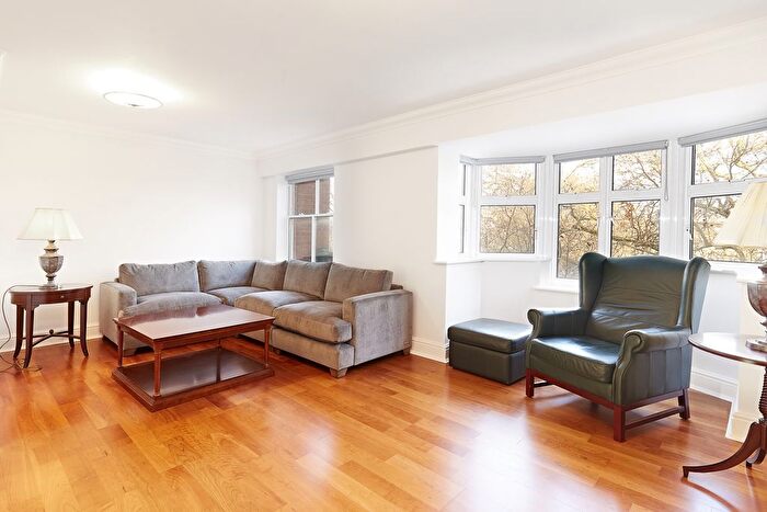 3 Bedroom Flat To Rent In Vincent Square, Westminster, London, SW1P