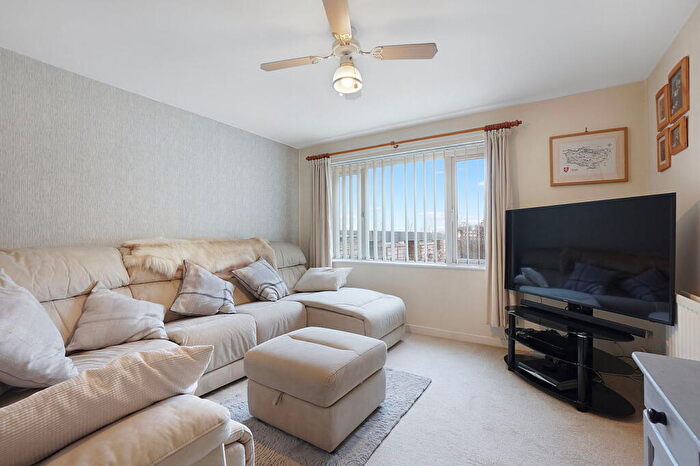 3 Bedroom End Of Terrace House For Sale In Snodhurst Avenue, Chatham, ME5