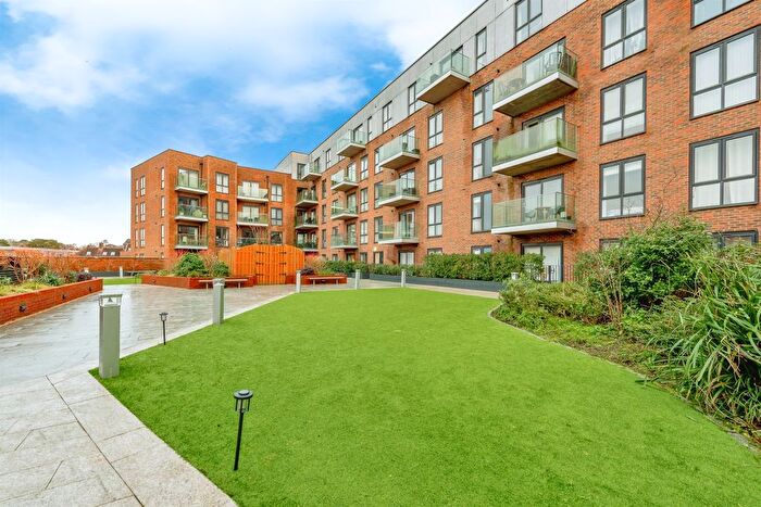 1 Bedroom Flat For Sale In Queens Road, East Grinstead, RH19