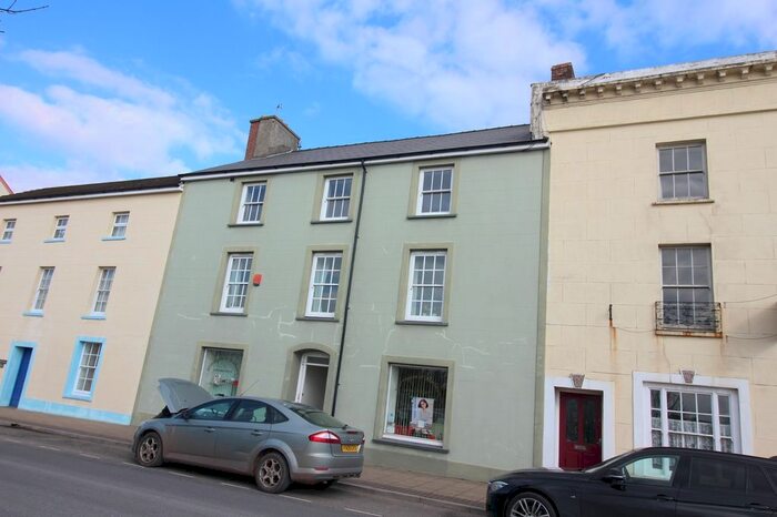 3 Bedroom Flat To Rent In Hamilton Terrace, Milford Haven, Pembrokeshire., SA73