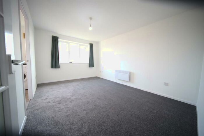 1 Bedroom Flat To Rent In Linwood Crescent, Enfield, EN1