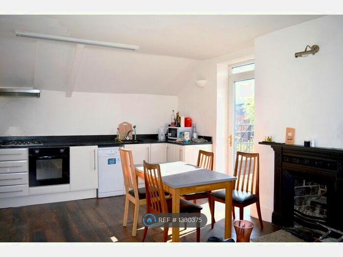 4 Bedroom Maisonette To Rent In Grosvenor Place, Newcastle Upon Tyne, NE2