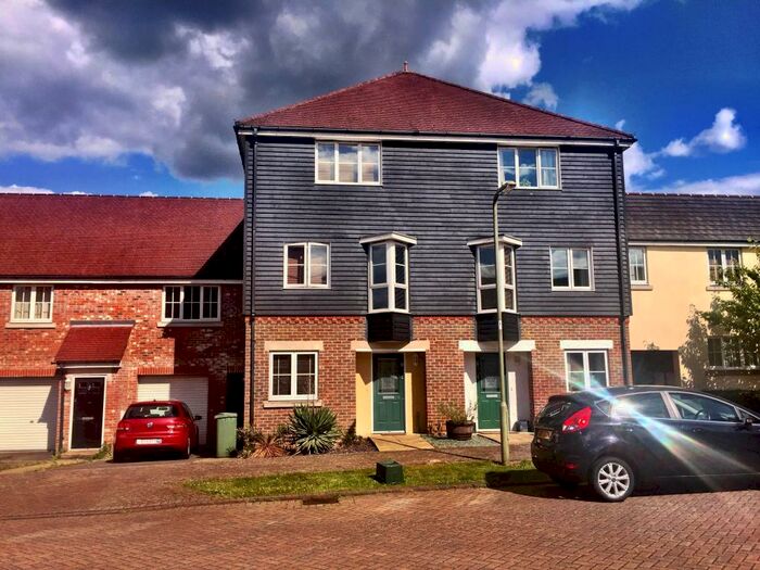 4 Bedroom House To Rent In Richards Field, Chineham, Basingstoke, RG24