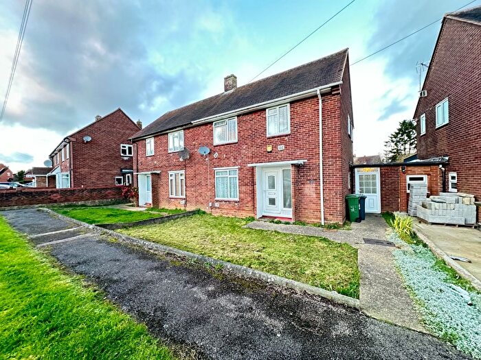 3 Bedroom Semi-Detached House To Rent In Red Rails, Luton, Bedfordshire, LU1