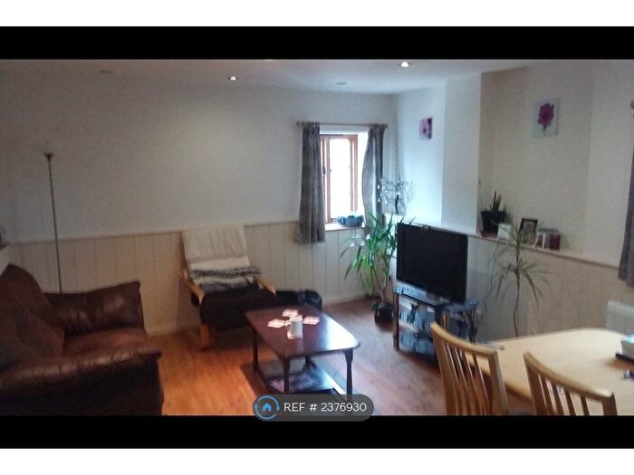 1 Bedroom Flat To Rent In Barrington Street, Tiverton, EX16